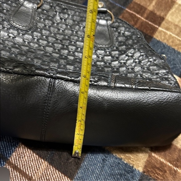 Elliott Lucca Black Woven Shoulder Bag - Picture 10 of 12